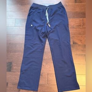 FIGS Women's Kade Cargo Scrub Pants Straight Leg Mid-Rise sz. Medium regular